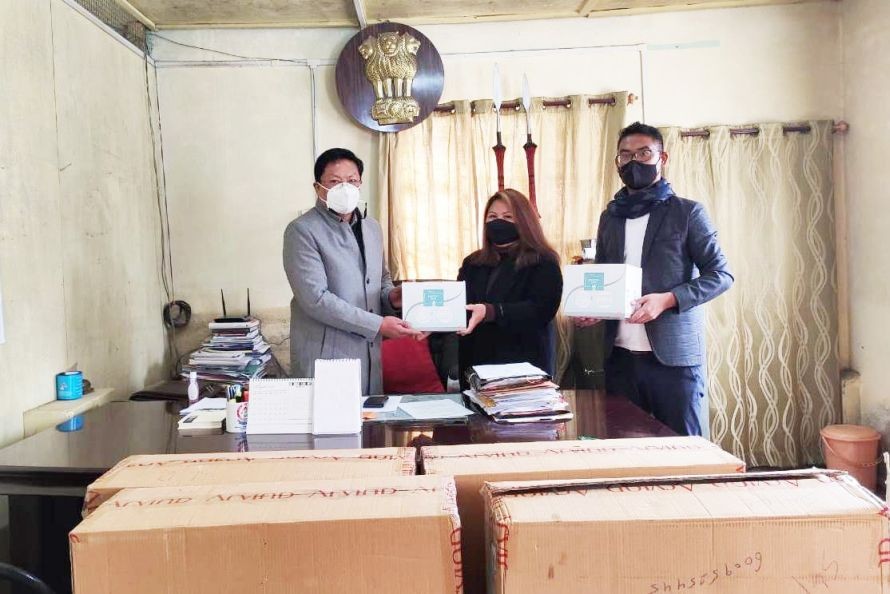 The Eleutheros Christian Society (ECS), Tuensang donated a total number of 15,000 N95 masks to the District Administration, Mokokchung on December 18. Deputy Commissioner, Mokokchung Limawabang Jamir acknowledged Rev Dr Chingmak Kejong Chang and ECS for the generous contribution to the people of Mokokchung district in the collective fight against the COVID-19 pandemic and added that the donated N95 masks would be distributed to the frontline workers, sanitation workers, police personnel, church leaders etc in the district.